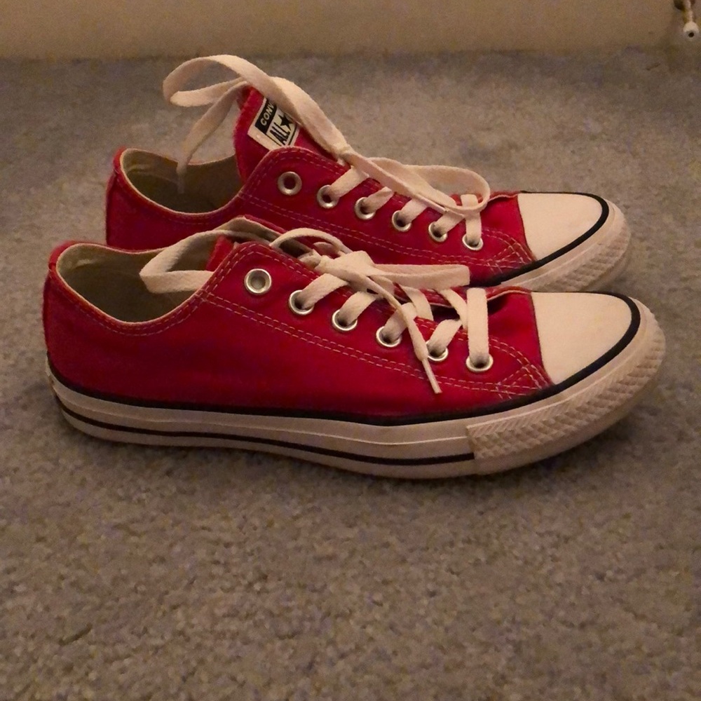 Red low top converse